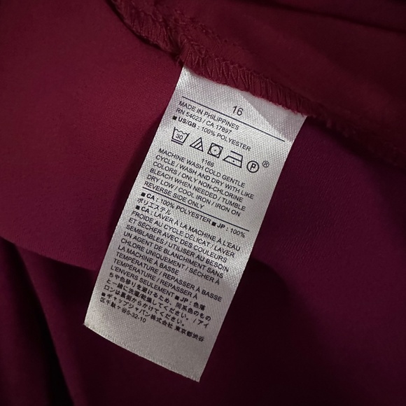 Banana Republic Factory - Satin Side Shirred Blouse - Dark Fuchsia  16 - NWOT - Picture 10 of 10